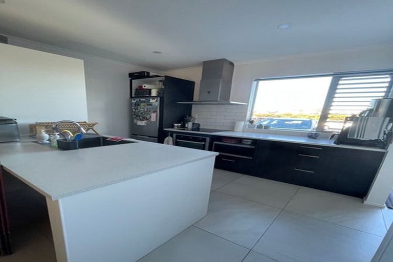 Photo of property in 36 Owen Chapman Drive, Red Beach, 0932