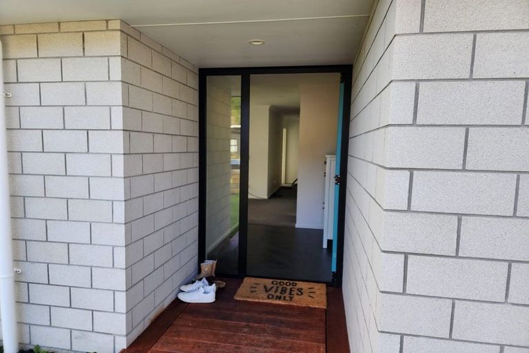 Photo of property in 1 Blackhawk Close, Kinloch, Taupo, 3377