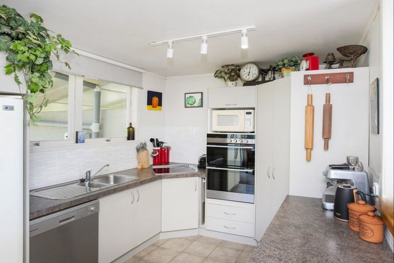 Photo of property in 6 Mere Street, Tokomaru Bay, 4079