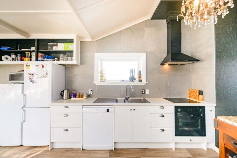 Photo of property in 12 Dahlia Street, Palmerston North, 4410