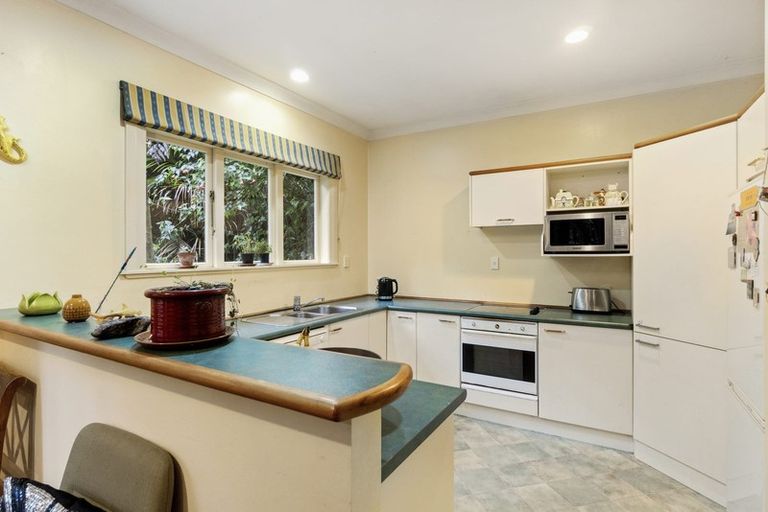 Photo of property in 139 Woodlands Park Road, Titirangi, Auckland, 0604