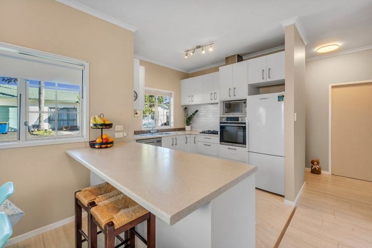 Photo of property in 17 Albizia Avenue, Henderson, Auckland, 0612