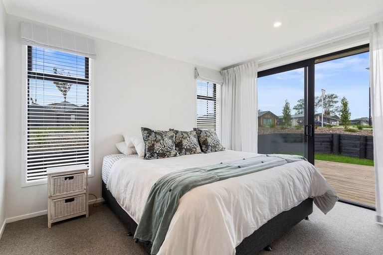 Photo of property in 2 Routeburn Lane, Karaka, 2124