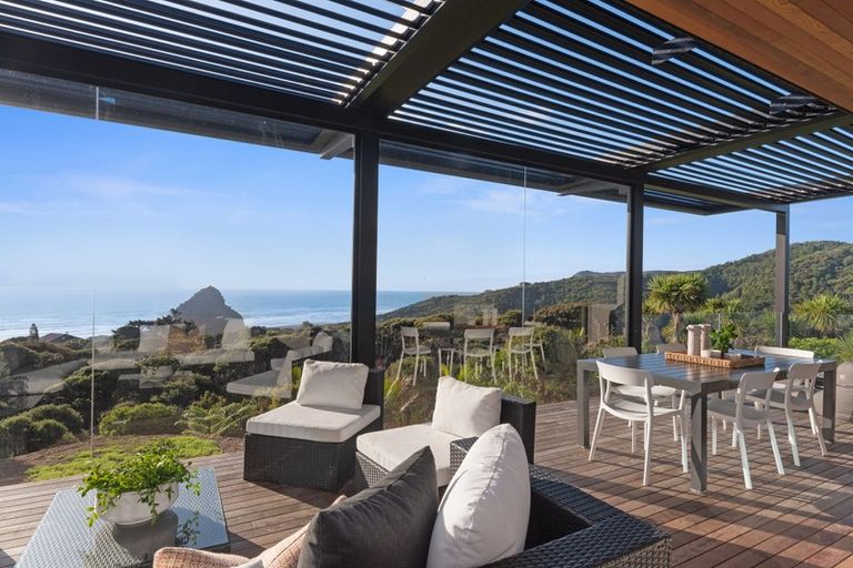Photo of property in 124a Seaview Road, Piha, New Lynn, 0772