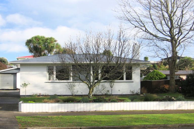 Photo of property in 137 Ruamahanga Crescent, Terrace End, Palmerston North, 4410