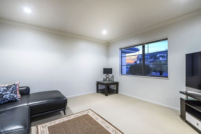 Photo of property in 94 Oakway Drive, Schnapper Rock, Auckland, 0632