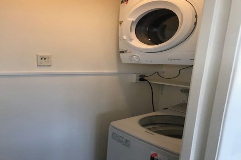 Photo of property in 132 Brougham Street, Mount Victoria, Wellington, 6011