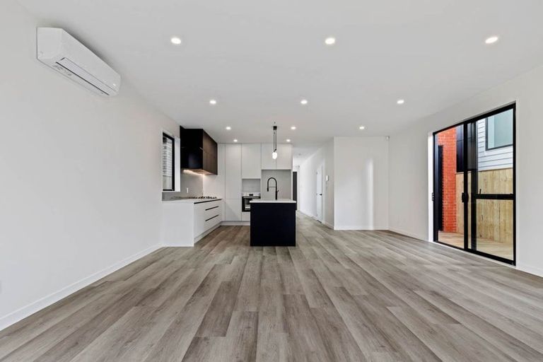 Photo of property in 29 Bronzewater Drive, Silverdale, 0932