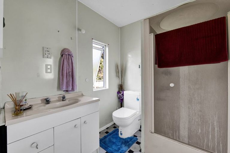 Photo of property in 93 Omata Road, Marfell, New Plymouth, 4310