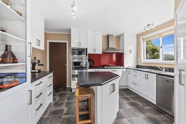 Photo of property in 22 Kingston Heights Road, Kingston, Wellington, 6021