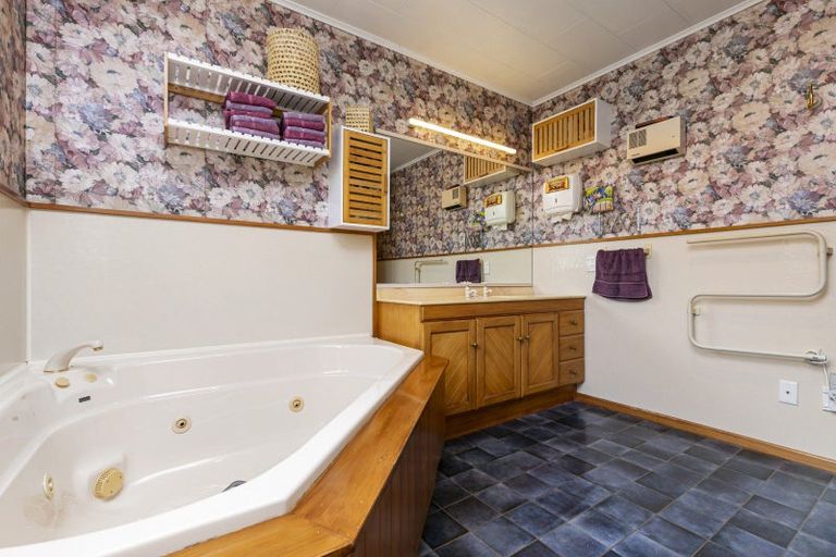 Photo of property in 76 Muriwai Road, Muriwai, 0881