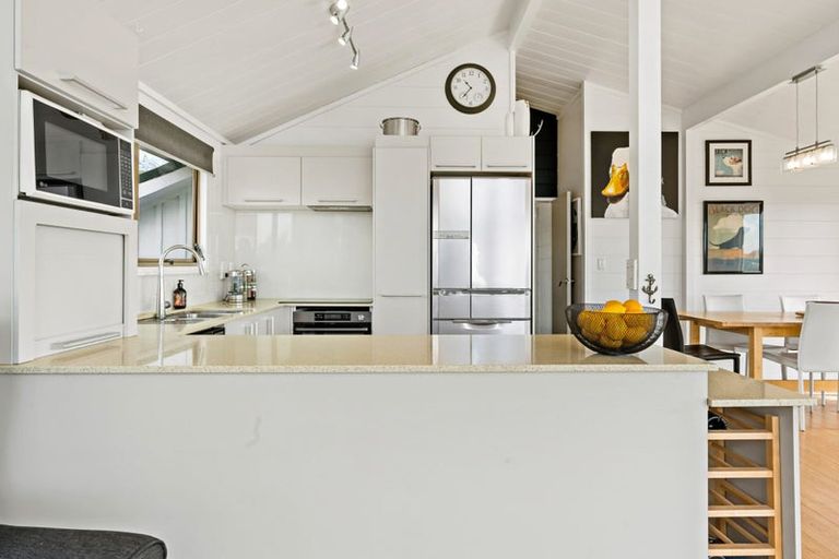 Photo of property in 797 East Coast Road, Northcross, Auckland, 0630