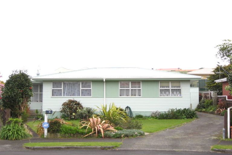 Photo of property in 10 Kennedy Place, Merrilands, New Plymouth, 4312