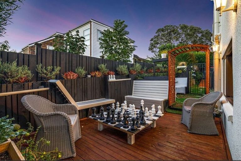 Photo of property in 1/36 Seaview Road, Castor Bay, Auckland, 0620