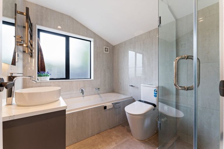 Photo of property in 116d Oaktree Avenue, Browns Bay, Auckland, 0630