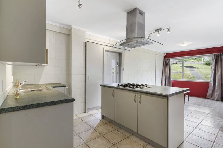 Photo of property in 12 Tanglewood Place, Cockle Bay, Auckland, 2014