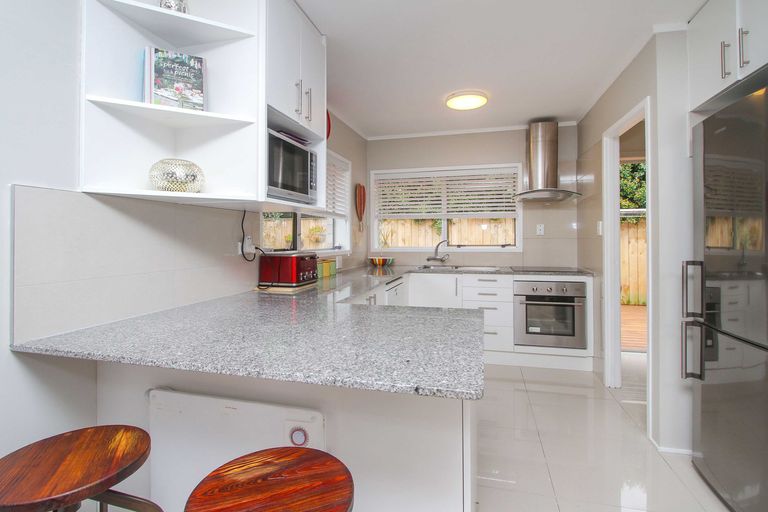 Photo of property in 2/39a Hebron Road, Waiake, Auckland, 0630