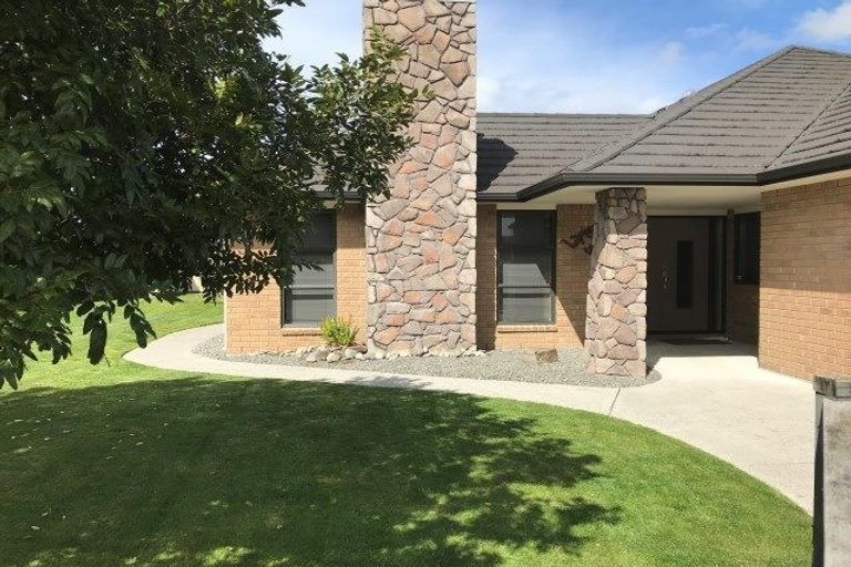 Photo of property in 15 Waiora Place, Pyes Pa, Tauranga, 3112