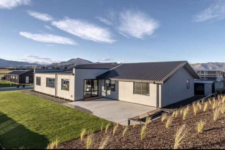Photo of property in 39 Obelisk Street, Wanaka, 9305