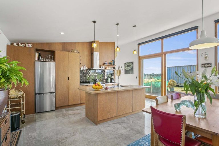 Photo of property in 62 Anglers Avenue, Warea, New Plymouth, 4381