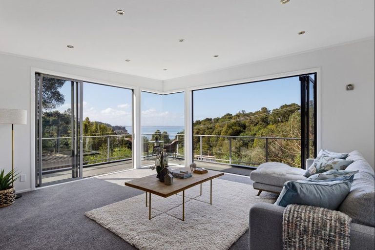 Photo of property in 41 Laingholm Drive, Laingholm, Auckland, 0604