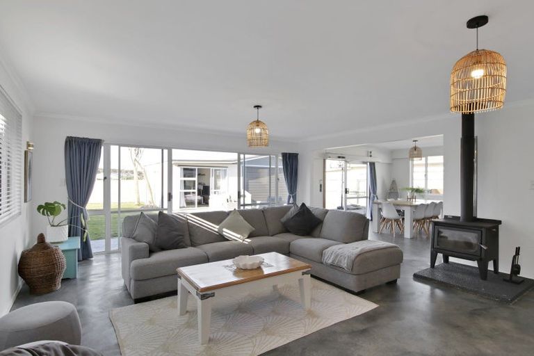 Photo of property in 35 Thomas Place, Foxton Beach, Foxton, 4815