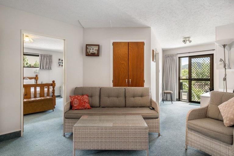 Photo of property in 6 Seaview Crescent, Picton, 7220