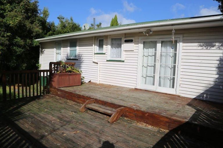 Photo of property in 15 Woodvale Road, Glen Eden, Auckland, 0602