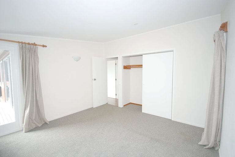 Photo of property in 2/64 Exmouth Road, Northcote, Auckland, 0627