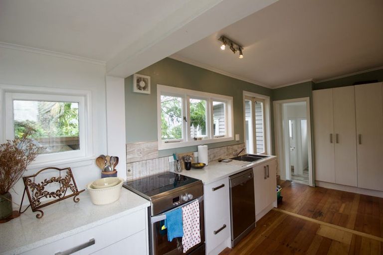 Photo of property in 2/6 Spencer Road, Pinehill, Auckland, 0632