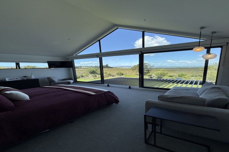 Photo of property in 31 Oakpark Place, West Harbour, Auckland, 0618