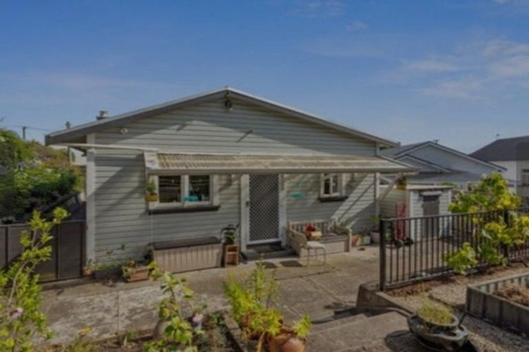 Photo of property in 1 Tawa Street, Gonville, Whanganui, 4501