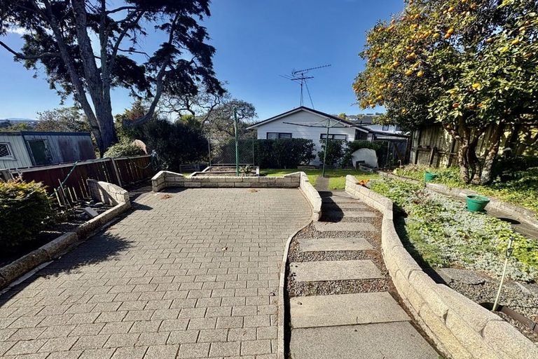 Photo of property in 1 Finchley Road, Torbay, Auckland, 0632