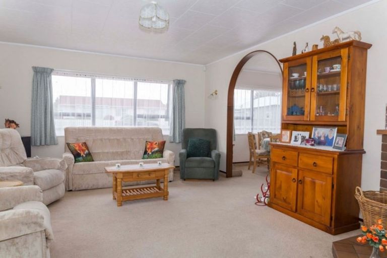 Photo of property in 44 Allardice Street, Dannevirke, 4930