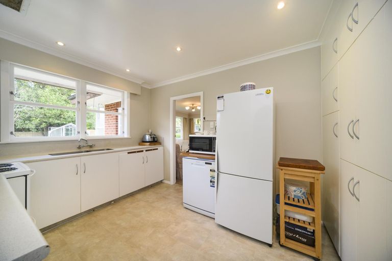 Photo of property in 6 Churchill Avenue, Hokowhitu, Palmerston North, 4410