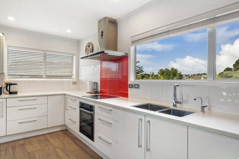 Photo of property in 127 Oaktree Avenue, Browns Bay, Auckland, 0630