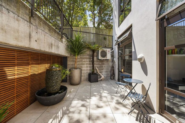 Photo of property in Augusta Apartments, 7/254 Willis Street, Te Aro, Wellington, 6011