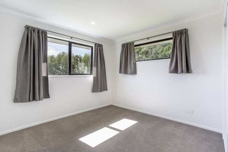 Photo of property in 2228 South Head Road, South Head, Helensville, 0874