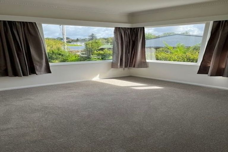 Photo of property in 2/15 Merton Avenue, Glenfield, Auckland, 0627