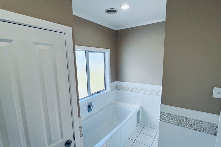 Photo of property in 619 State Highway 16, Kumeu, 0891