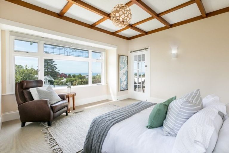 Photo of property in 4 Cobden Lane, Bluff Hill, Napier, 4110