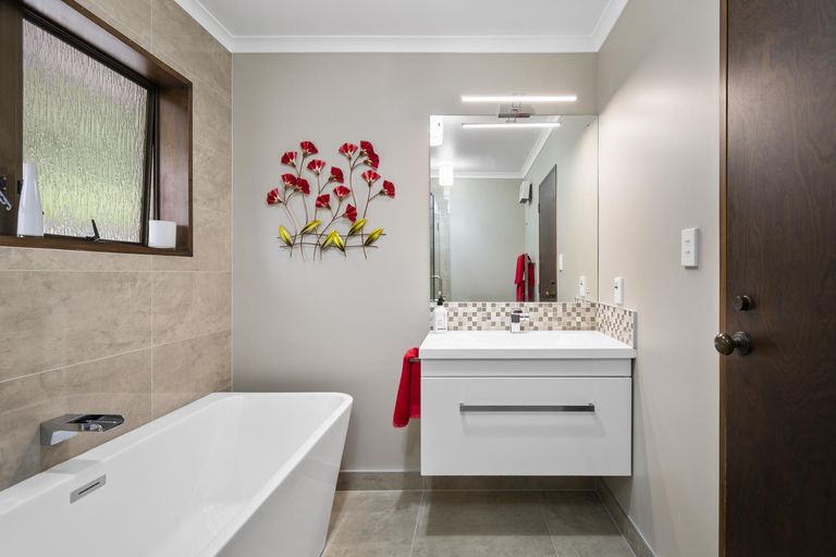 Photo of property in 27 Humphries Place, Awapuni, Palmerston North, 4412