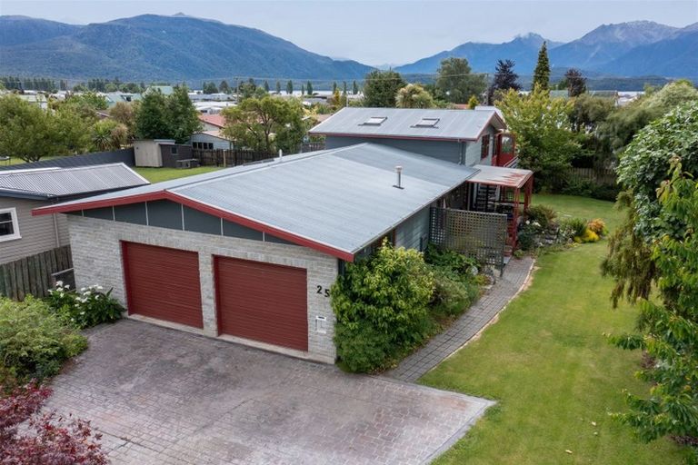 Photo of property in 25 Mackinnon Loop, Te Anau, 9600