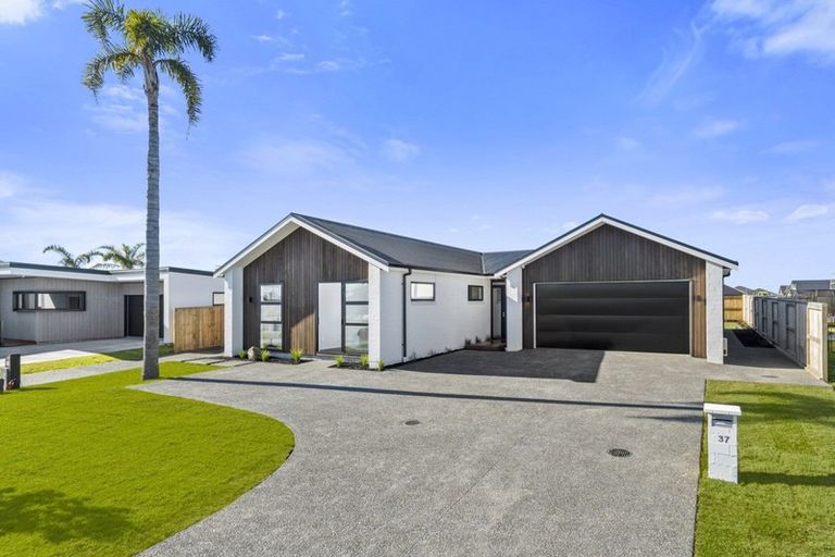 Photo of property in 37 Colpoma Close, Papamoa Beach, Papamoa, 3118