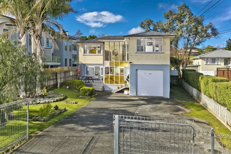 Photo of property in 11 Preston Avenue, Henderson, Auckland, 0610