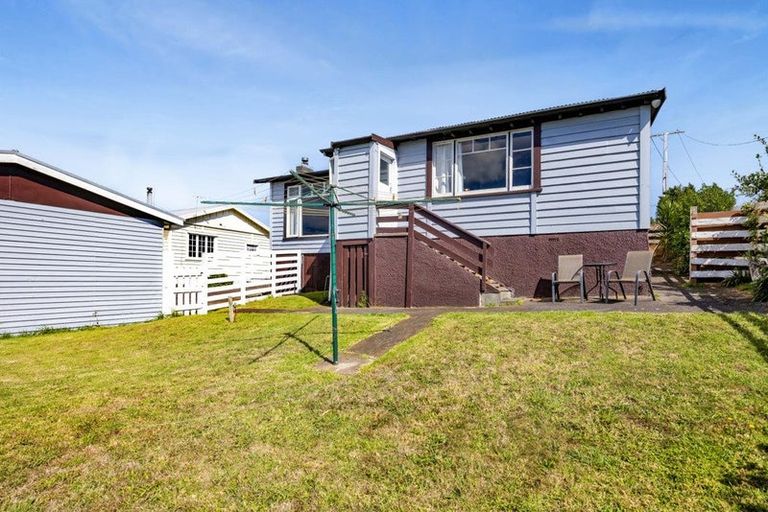 Photo of property in 6 Devon Street, Patea, 4520