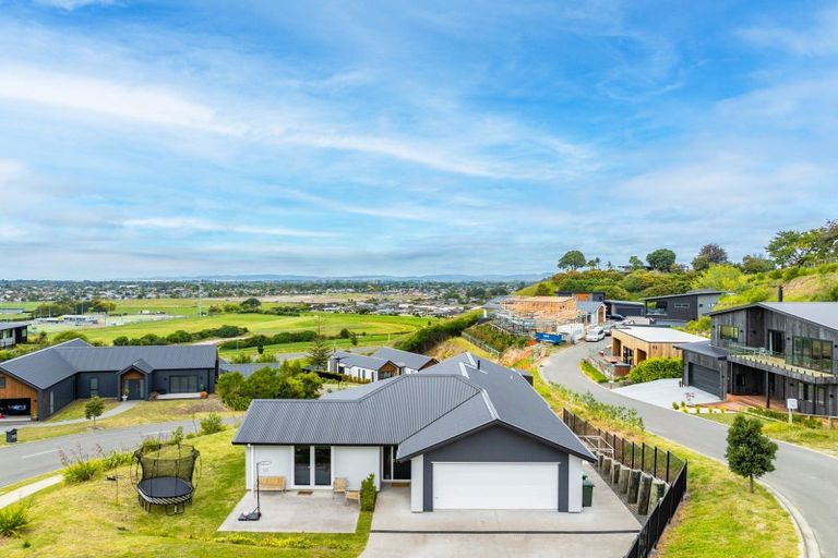 Photo of property in 77 Oak Road, Poraiti, Napier, 4112