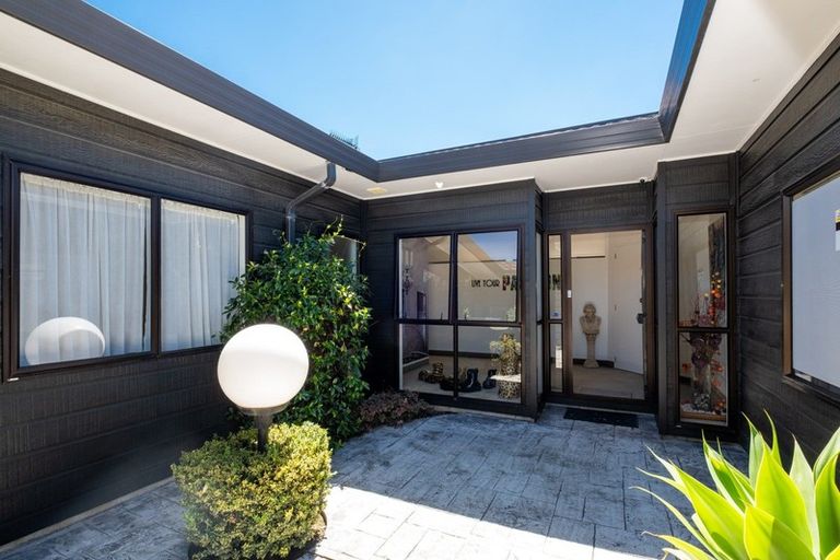 Photo of property in 185 Te Mata Road, Havelock North, 4130