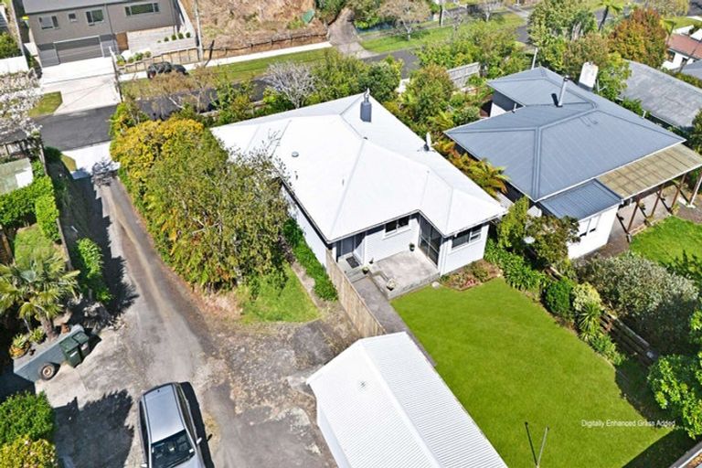Photo of property in 9 Whakawhiti Street, Marfell, New Plymouth, 4310
