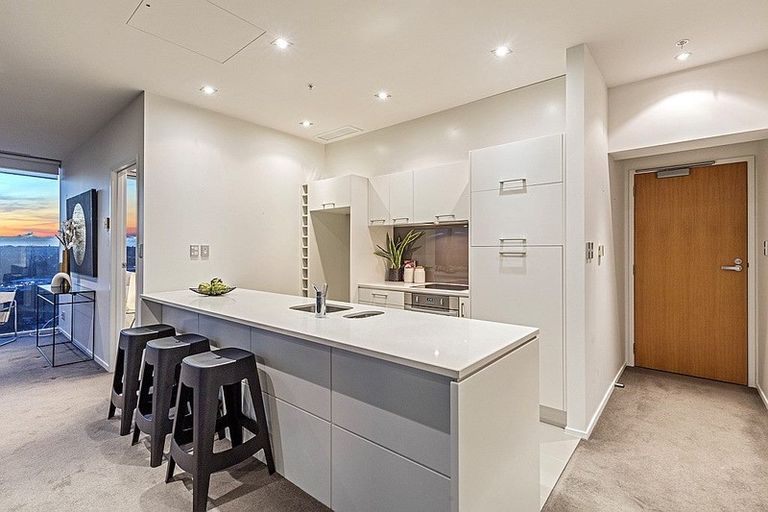 Photo of property in Sentinel Apartments, 1303/3 Northcroft Street, Takapuna, Auckland, 0622